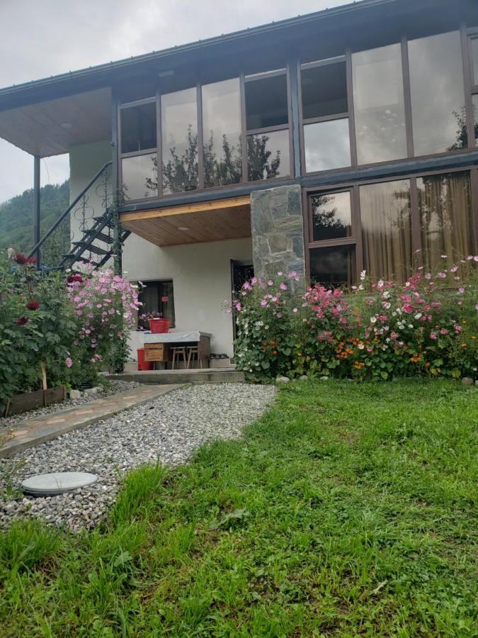 Guest House Nanu Mestia Extérieur photo